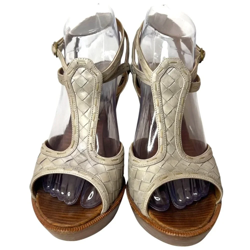 BOTTEGA VENETA Intrecciato Leather Ankle Strap Platform Sandals 38 8 Woven Gray